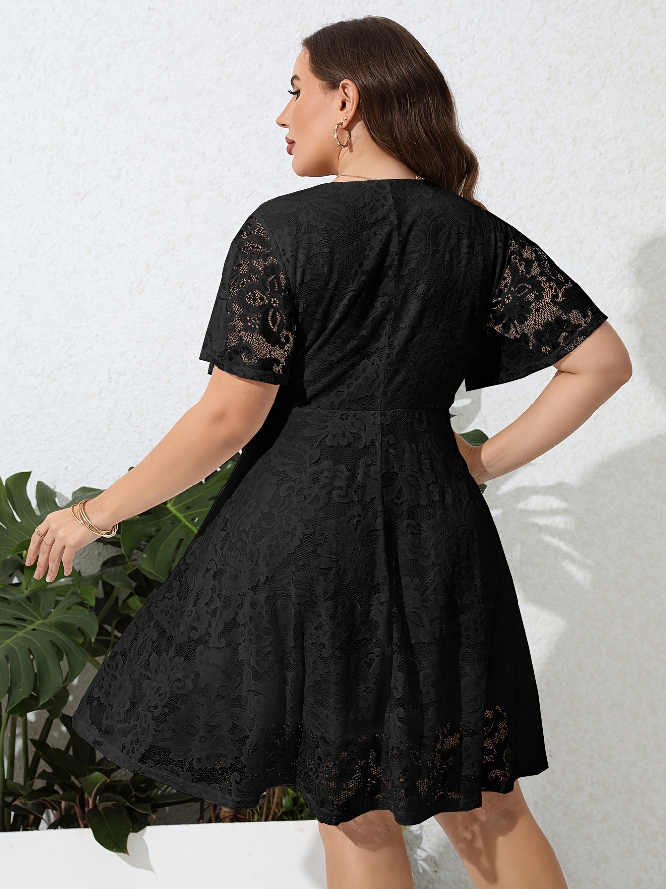 Plus Size Lace V Neck Ruffle Hem Midi Dress